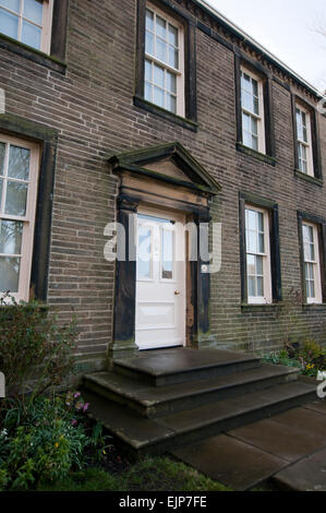 Vue avant de l'Bronte Parsonage dans Howarth, Yorkshire Banque D'Images