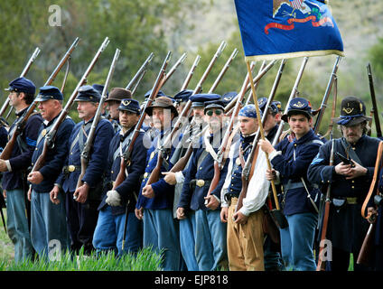 Armée de l'Union en formation, reconstitution de la guerre civile, Rancho de las Golondrinas Living History Museum, Santa Fe, Nouveau Mexique USA Banque D'Images