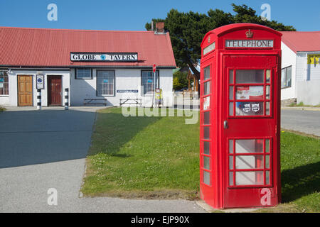 Globe and Tavern Pub avec téléphone rouge fort Stanley Falkland Banque D'Images