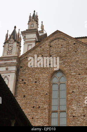 Basilique Santa Croce ou Basilique de la Sainte Croix, célèbre église franciscaine à Florence, Italie. Bell Tower. Banque D'Images