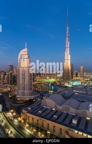 Dubaï, Émirats arabes unis, le Burj Khalifa, élevée à la vue sur le centre commercial de Dubaï Banque D'Images