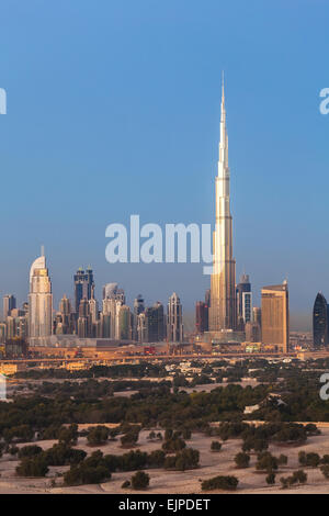 Emirats Arabes Unis, Dubaï, le Burj Khalifa et nouvelle ligne d'horizon, l'architecture moderne et gratte-ciel Banque D'Images