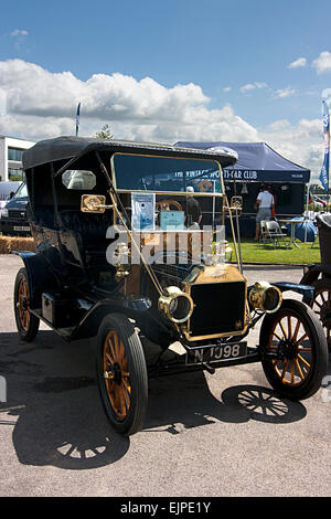 1911 Ford Model T à Brooklands Motorsport 12 Double Festival 2014, Weybridge, Surrey Banque D'Images