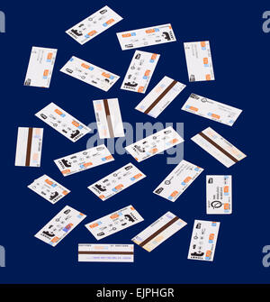 Un groupe de métro de Paris train et tickets de métro Banque D'Images