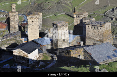 Vieilles tours traditionnels en Géorgie, Svaneti, symbole de la région Banque D'Images