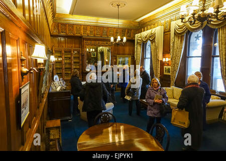 Bradford City Hall, Town Hall ou comme il est connu localement, une vue sur l'intérieur d'une journée de visite Banque D'Images