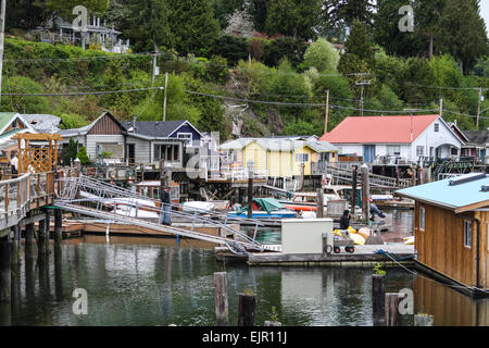 Cowichan Bay près de Duncan, sur l'île de Vancouver en Colombie-Britannique. Les bateaux dans la marina. Banque D'Images