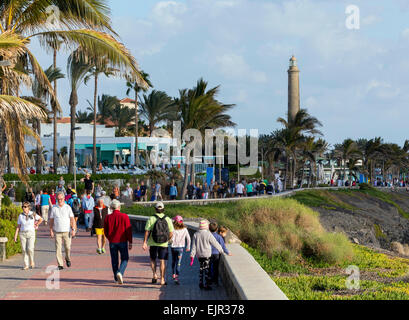 Promenade, phare de Maspalomas, Faro de Maspalomas, Gran Canaria, Îles Canaries, Espagne Banque D'Images