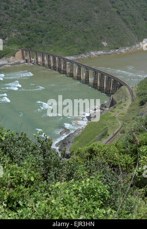 Pont ferroviaire sur la rivière Kaaimans, Afrique du Sud Banque D'Images