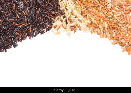 Différents types de riz sur fond blanc copy space Banque D'Images