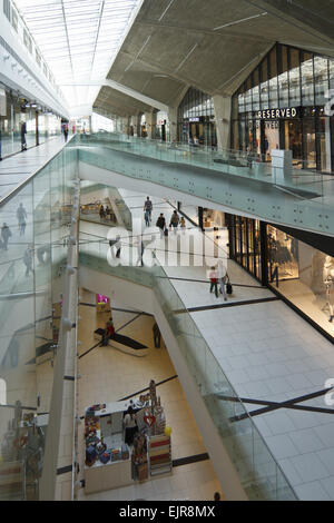 Katowicka Galeria - l'intérieur de centre commercial de Katowice, Pologne. Banque D'Images