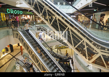 Katowicka Galeria - l'intérieur de centre commercial de Katowice, Pologne. Banque D'Images