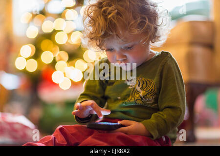 Caucasian baby boy playing with cell phone Banque D'Images