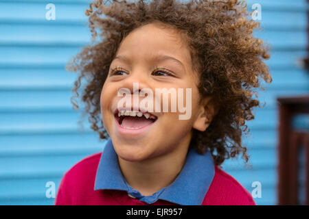 Les Insulaires du Pacifique, boy laughing outdoors Banque D'Images