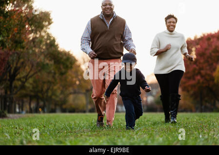 African American family playing in park Banque D'Images