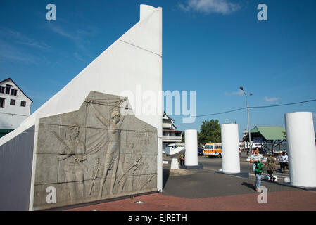 Monument commémoratif de la révolution, à la drapeu de coup d'etat de 1980, 7441, Paramaribo, Suriname Banque D'Images