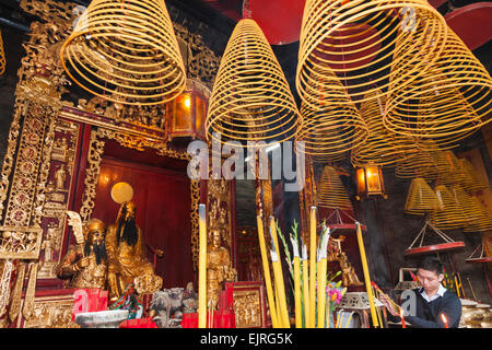 La Chine, Macao, Sam Kai Vui Kun Temple, bobines d'encens Banque D'Images