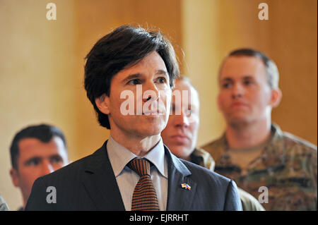 Pilsen, République tchèque. Mar 31, 2015. L'ambassadeur américain en République tchèque Andrew Schapiro rencontre délégation de soldats américains à l'hôtel de ville de Pilsen, en République tchèque, le 31 mars 2015. Photo : CTK/Alamy Live News Banque D'Images