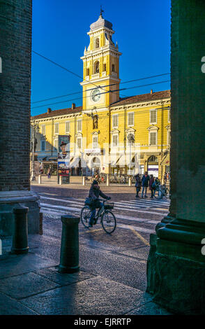 Parme, vue de la place Garibaldi avec le palais du gouverneur Banque D'Images