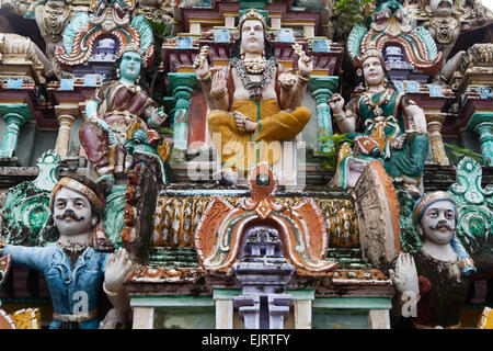 Détail de la divinités hindoues sur un gopuram au Thillai Natarajah Temple de Chidambaram Banque D'Images