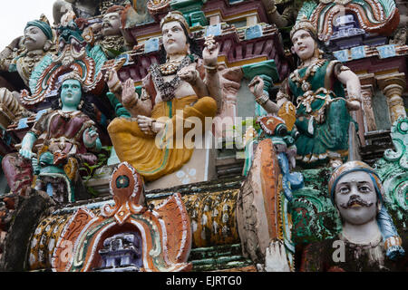 Détail de la divinités hindoues sur un gopuram au Thillai Natarajah Temple de Chidambaram Banque D'Images