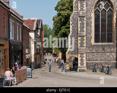 Cafe de la Culture et de Scène de rue dans la zone de St Andrews de Norwich, Norfolk, Angleterre Banque D'Images