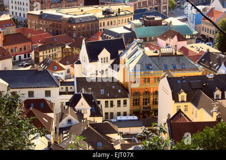 Vue aérienne du centre-ville de Bergen, Norvège. D'habitation, hôtels et endroits historiques Banque D'Images