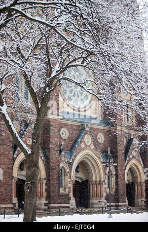 Le calendrier peut dire printemps, mais dame Nature avait d'autres idées que les Londoniens s'est réveillé à une nouvelle couche de neige le dernier jour o Banque D'Images