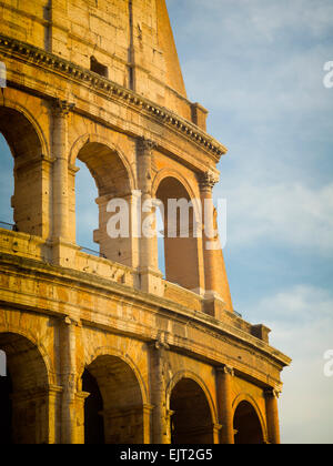 Rome, Italie. De l'extérieur du Colisée. Banque D'Images