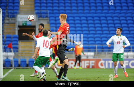 Cardiff, Wales, UK. Mar 31, 2015. En vertu de l'UEFA 21 Qualificatif Championnat - Pays de Galles v Bulgarie à la Cardiff City Stadium, UK : Josh scores Yorweth l'objectif numéro trois pour le pays de Galles. Credit : Phil Rees/Alamy Live News Banque D'Images