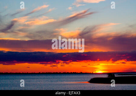 Océan Atlantique Lever du Soleil à Assateague Island Motor Inn Virginia. Banque D'Images