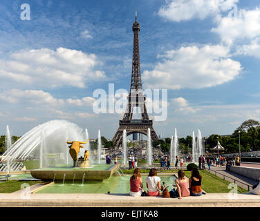 La Tour Eiffel, vu du Trocadéro, Paris, France Banque D'Images