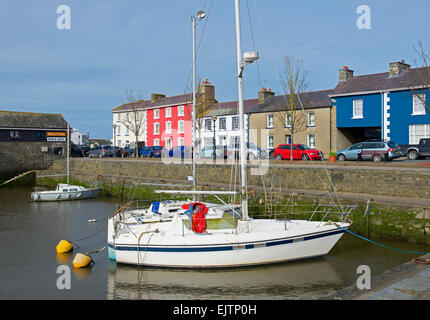 Bateaux dans le port de Aberaeron Ceredigion, pays de Galles, Royaume-Uni Banque D'Images