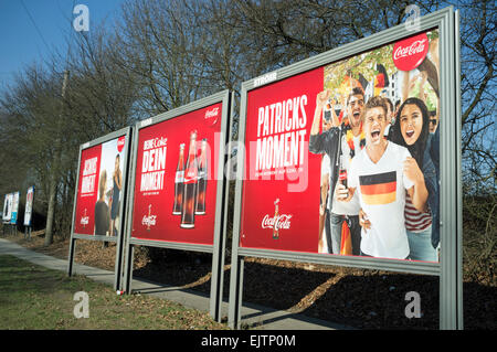 Coca Cola billboard annonces Allemagne Banque D'Images