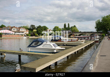 Le pont et les bateaux sur la tamise au Henley, Oxfordshire, UK. Banque D'Images