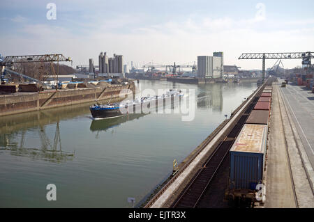 Terminal à conteneurs et les quais, Niehl, Cologne, Allemagne. Banque D'Images