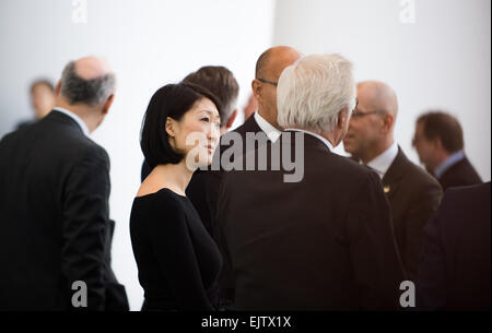 Berlin, Allemagne. Mar 31, 2015. Le ministre français de la culture, Fleur Pellerin parle à ses collègues de la chancellerie à Berlin, Allemagne, 31 mars 2015. Le président français et de nombreux ministres de son cabinet s'est réuni dans la capitale allemande pour le 17e conseil des ministres franco-allemand. Photo : FELIX ZAHN/dpa/Alamy Live News Banque D'Images