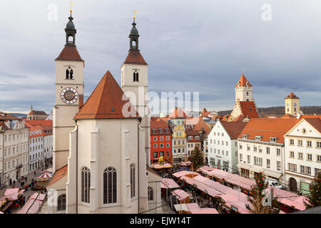 Aperçu du marché de Noël à Neupfarrplatz, Regensburg, Bavière, Allemagne Banque D'Images