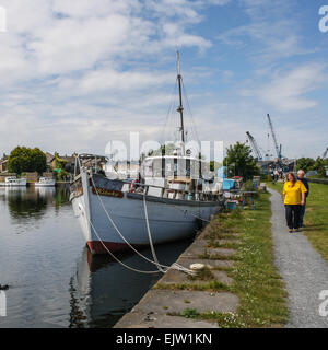 Glasson Dock près de Lancaster, sur l'estuaire de la Lune, Lancashire. Bateaux amarrés au bord du canal sur Banque D'Images