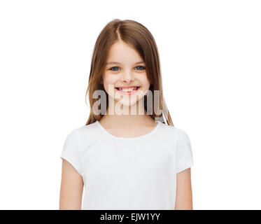 Smiling little girl in white t-shirt blanc Banque D'Images