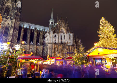 Marché de Noël sous la cathédrale de Cologne, Cologne, Allemagne Banque D'Images