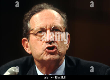 Le Directeur de la CIA John Deutch témoigne au Congrès sur l'Iraq le 19 septembre 1996 à Washington, DC. Banque D'Images