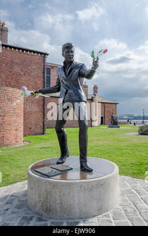 Billy Fury Statue, Albert Dock, Liverpool UK Banque D'Images