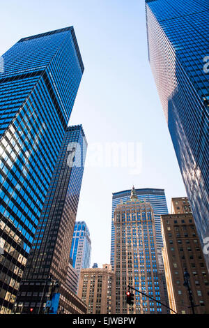 USA, New York, New York, vue des gratte-ciel et ciel clair Banque D'Images