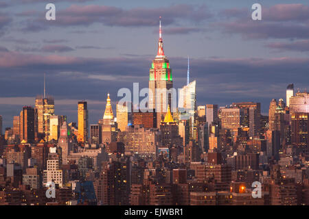 USA, New York, New York, paysage urbain au coucher du soleil Banque D'Images