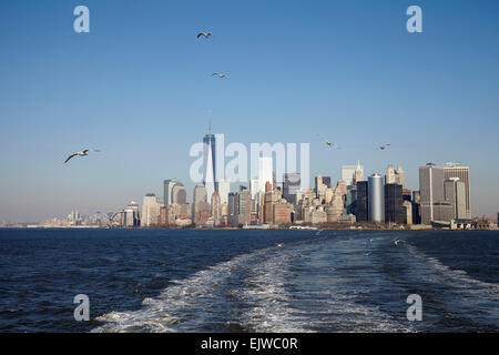 USA, New York State, New York, vue de la ville au bord de l'eau Banque D'Images