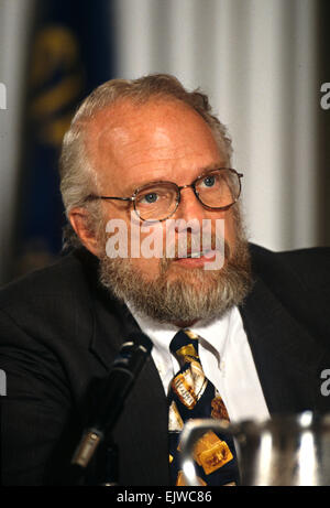 Pdg d'Adobe Systems John Warnock pendant un événement technologique au National Press Club le 4 juin 1997 à Washington, DC. Banque D'Images