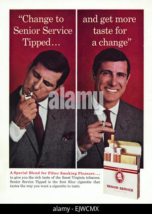 1960 magazine publicité Publicité pour les cigarettes à bout filtre SENIOR SERVICE datée du 1964 Banque D'Images