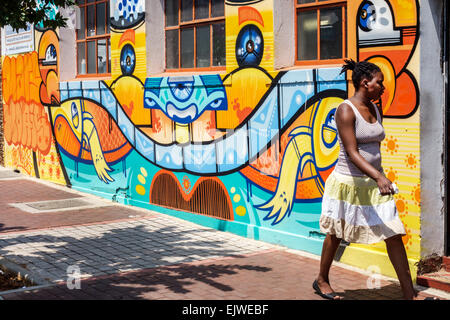 Johannesburg Afrique du Sud,Maboneng District,Arts on main,Commissioner Street,quartier urbain gentrifié,mur,murale,peinture,Femme Noire wome Banque D'Images