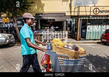 Johannesburg Afrique du Sud,African Maboneng District,Arts on main,quartier urbain plus doux,Fox Street,Black Blacks Africains Minorit ethnique Banque D'Images